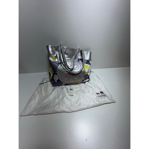 Authentic Coach Julia Scarf Print Perry Toe Bag Lilac Silver 14970 Orig Dust Bag - Picture 2 of 8